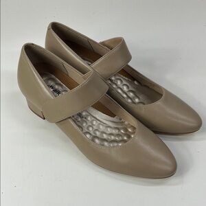 New Walking Cradles Women's Mary Jane Pump in Tan Size 6